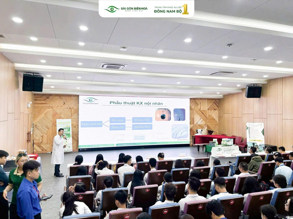 Hội thảo "Tật khúc xạ và giải pháp cải thiện thị lực” tại Trường Đại học Công nghệ Đồng Nai