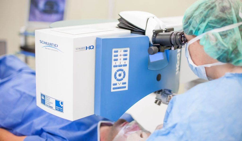 Laser Schwind Amaris 750s điều chỉnh theo bản đồ giác mạc từng mắt