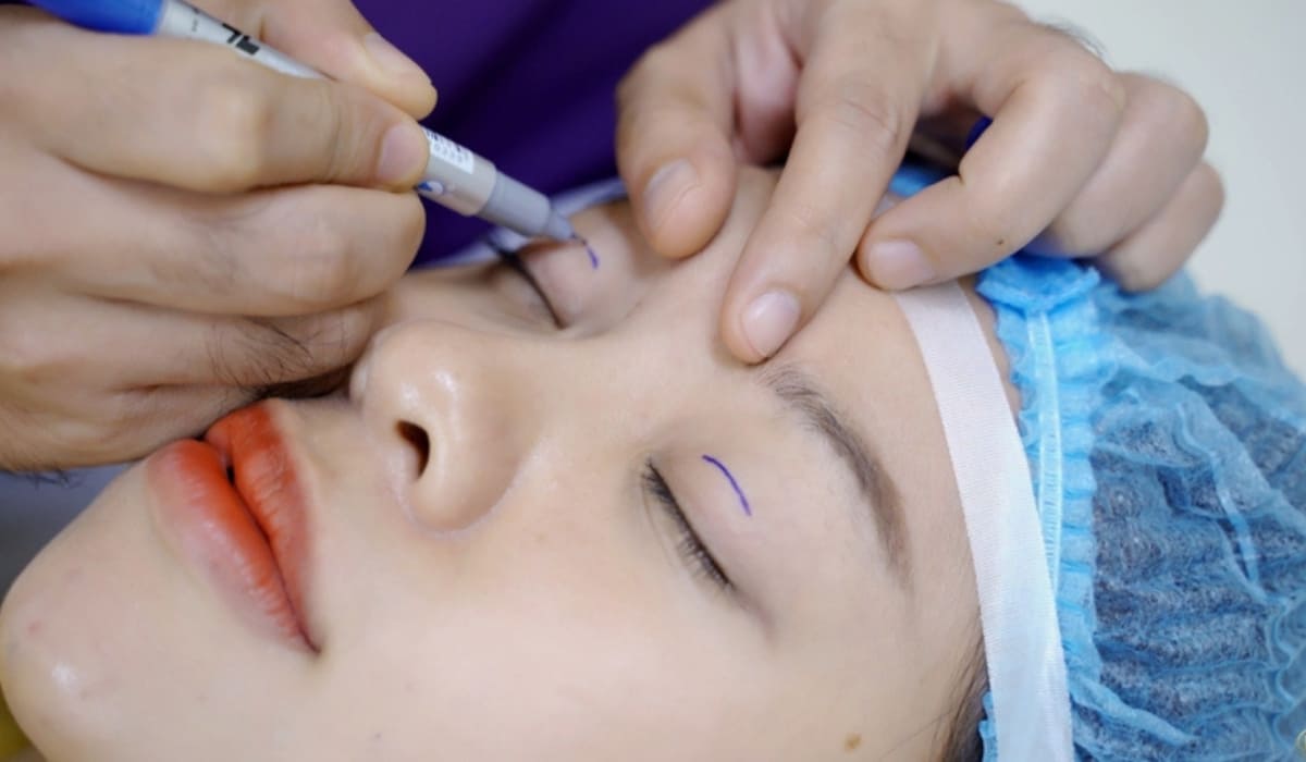 Thăm khám chuyên khoa giúp xác định bạn có phù hợp với phẫu thuật hay không