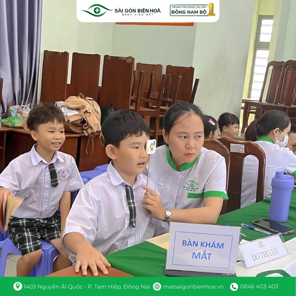 Chương trình khám mắt học đường góp phần bảo vệ thị lực cho hơn 4.700 học sinh tại Biên Hòa