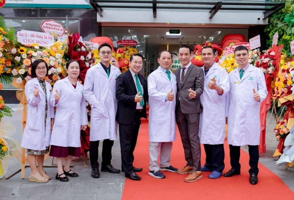 Đội ngũ Y Bác Sĩ với hơn 30 năm kinh nghiệm đến từ Tp. Hồ Chí Minh tại Bệnh viện Mắt Sài Gòn Biên Hòa