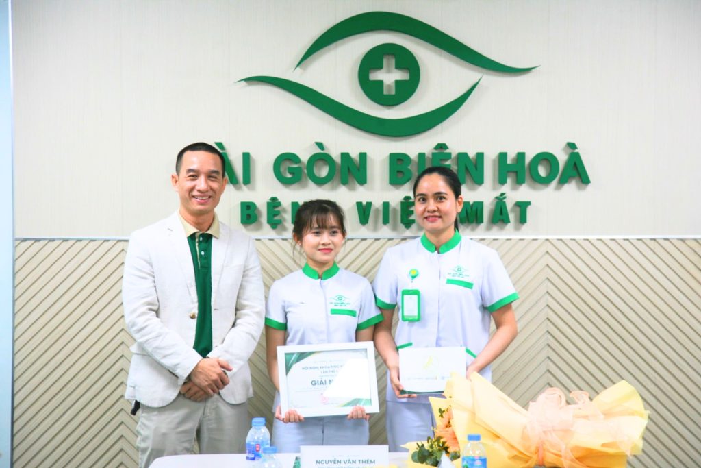 Giải Nhất thuộc về ĐD Lê Thị Thu Hà & Lưu Thị Hồng Ngọc với đề tài khảo sát sự hài lòng người bệnh sau phẫu thuật