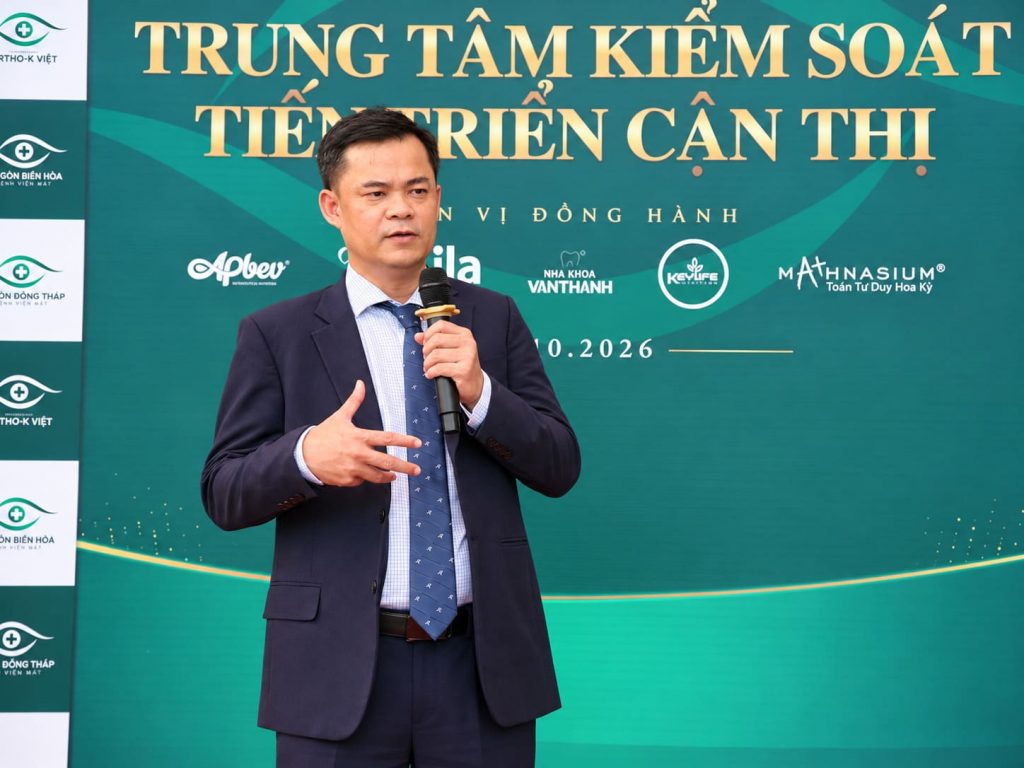 BS.CKII Huỳnh Tấn Phong - Chủ tịch Hội đồng Chuyên môn Cấp cao Hy An Holding chia sẽ về định hướng hoạt động và các giải pháp kiểm soát tiến triển cận thị ở trẻ em