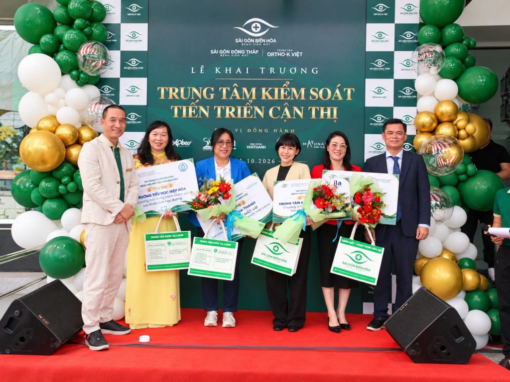 Hình ảnh khai trương trung tâm Kiểm soát tiến triển cận thị