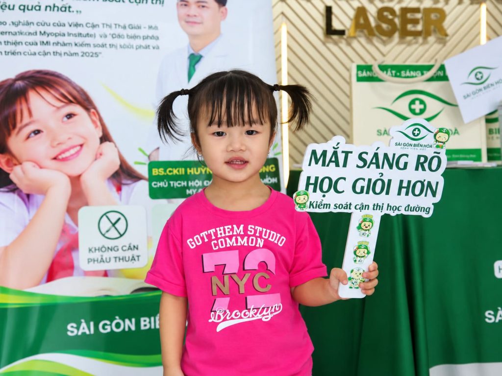 Hình ảnh khai trương trung tâm Kiểm soát tiến triển cận thị