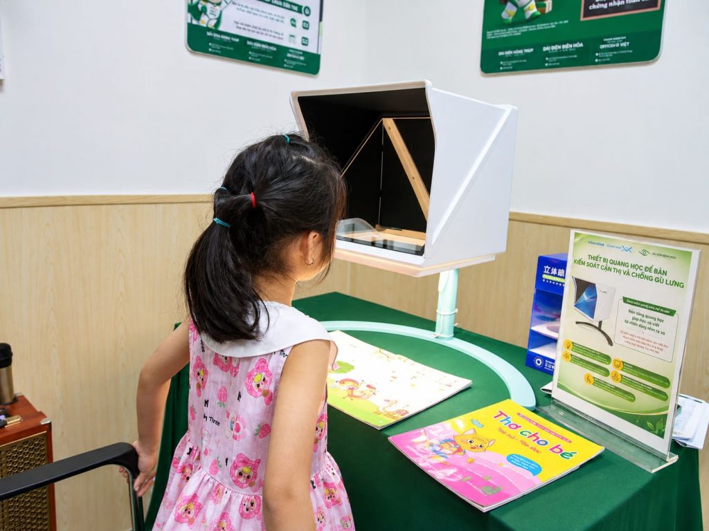 Hình ảnh khai trương trung tâm Kiểm soát tiến triển cận thị
