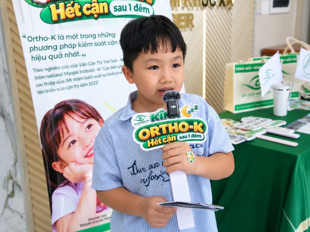 Hình ảnh khai trương trung tâm Kiểm soát tiến triển cận thị