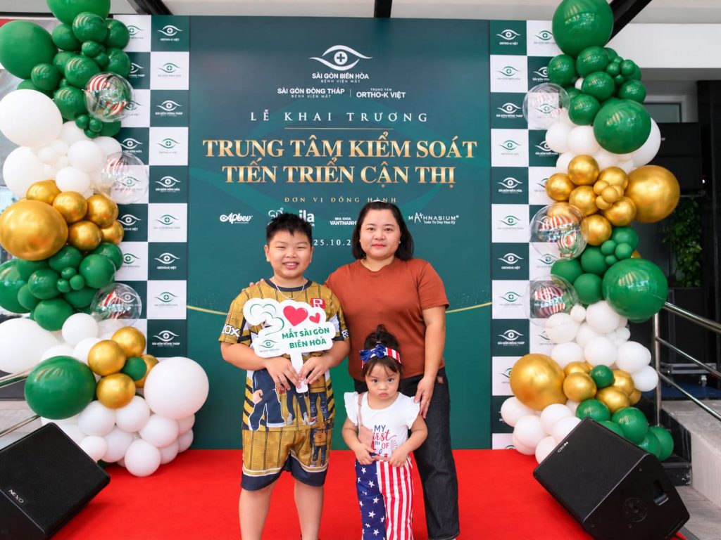Hình ảnh khai trương trung tâm Kiểm soát tiến triển cận thị