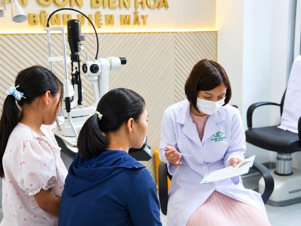 Hình ảnh khai trương trung tâm Kiểm soát tiến triển cận thị