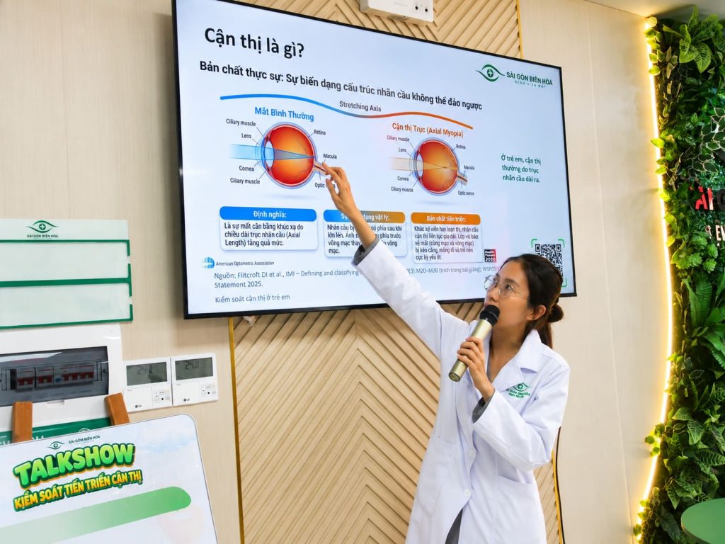 Hình ảnh khai trương trung tâm Kiểm soát tiến triển cận thị