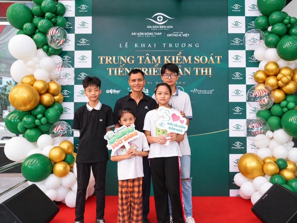Hình ảnh khai trương trung tâm Kiểm soát tiến triển cận thị