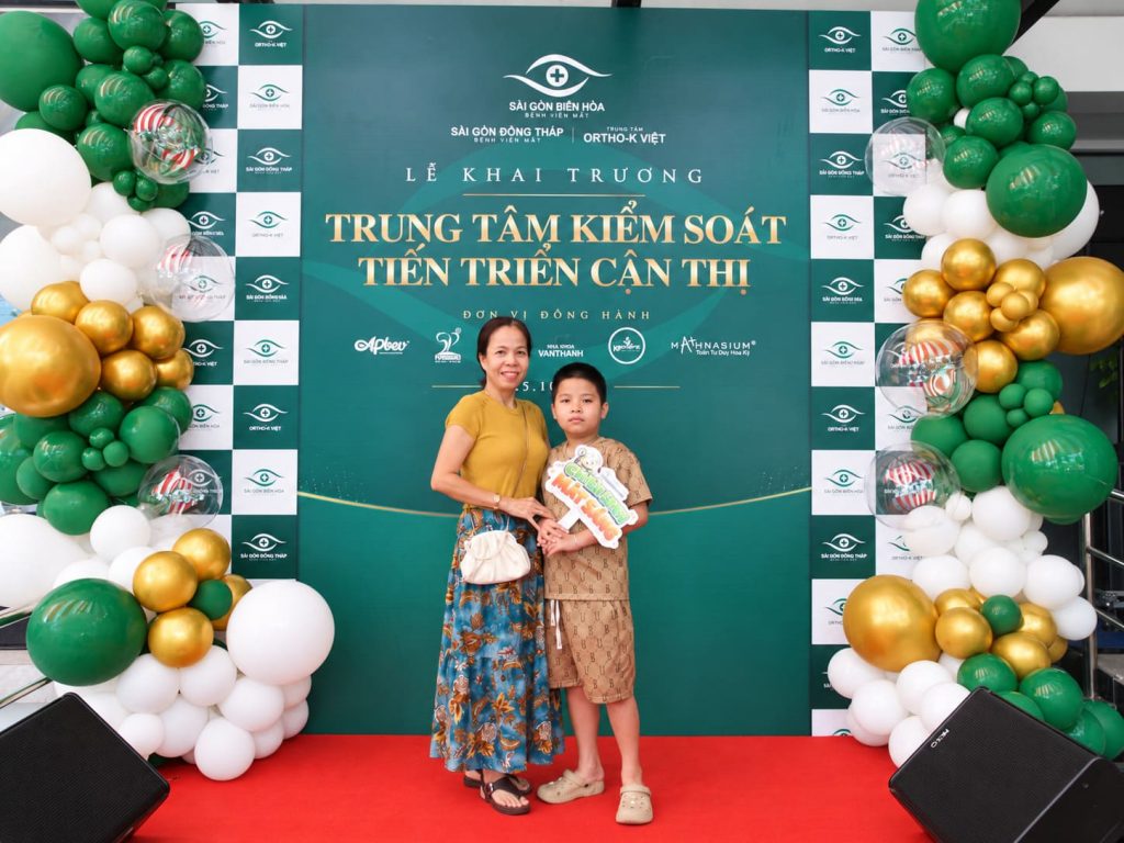 Hình ảnh khai trương trung tâm Kiểm soát tiến triển cận thị