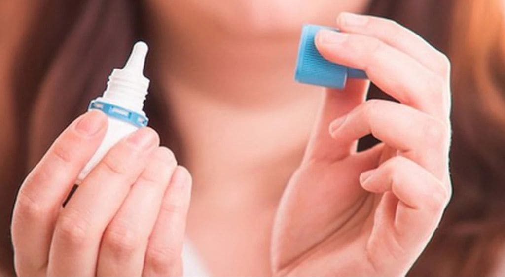 Nếu viêm kết mạc mạn tính do nhiễm trùng, bác sĩ có thể sẽ chỉ định một số kháng sinh nhỏ mắt đặc hiệu để điều trị bệnh