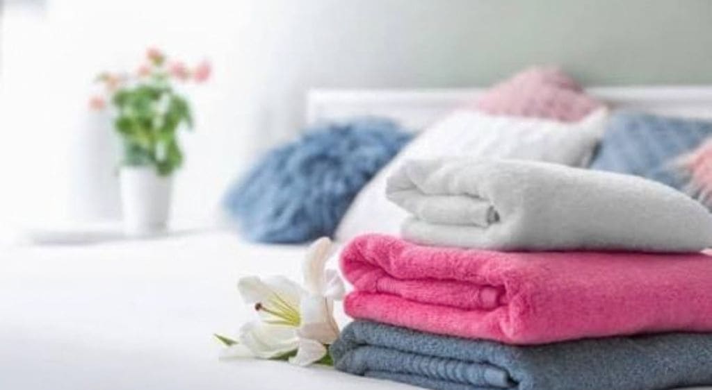 Người bệnh nên hạn chế dùng chung đồ dùng cá nhân như khăn mặt, vỏ gối, mỹ phẩm mắt,... với người khác